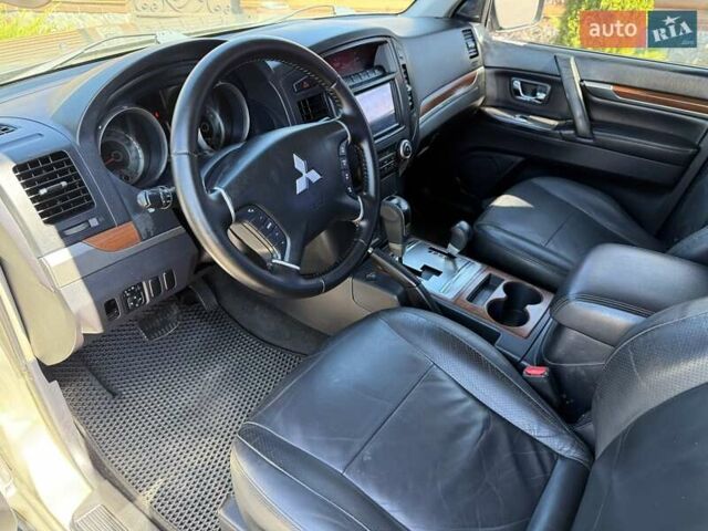 Бежевый Мицубиси Паджеро, объемом двигателя 3 л и пробегом 208 тыс. км за 10300 $, фото 54 на Automoto.ua
