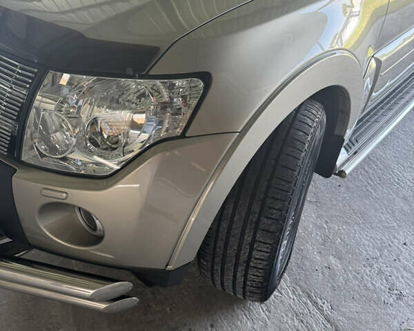 Бежевий Міцубісі Паджеро, об'ємом двигуна 3 л та пробігом 164 тис. км за 15200 $, фото 28 на Automoto.ua