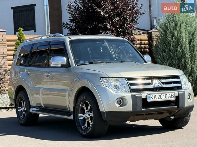 Бежевый Мицубиси Паджеро, объемом двигателя 3 л и пробегом 208 тыс. км за 10300 $, фото 18 на Automoto.ua