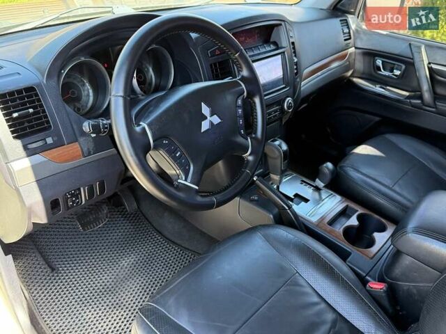 Бежевый Мицубиси Паджеро, объемом двигателя 3 л и пробегом 208 тыс. км за 10300 $, фото 55 на Automoto.ua