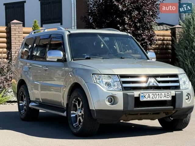 Бежевый Мицубиси Паджеро, объемом двигателя 3 л и пробегом 208 тыс. км за 10300 $, фото 16 на Automoto.ua