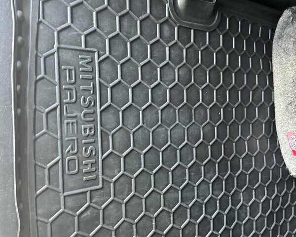 Бежевий Міцубісі Паджеро, об'ємом двигуна 3 л та пробігом 164 тис. км за 15200 $, фото 31 на Automoto.ua