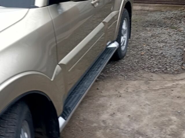 Бежевий Міцубісі Паджеро, об'ємом двигуна 3.2 л та пробігом 187 тис. км за 14200 $, фото 4 на Automoto.ua