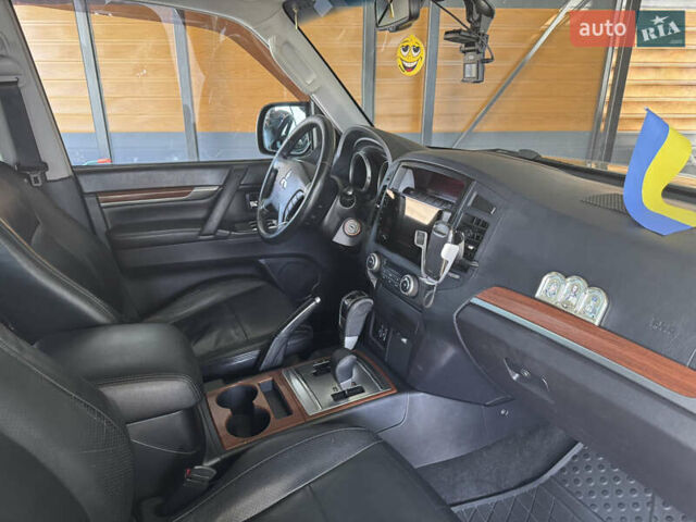 Бежевий Міцубісі Паджеро, об'ємом двигуна 3 л та пробігом 164 тис. км за 15200 $, фото 2 на Automoto.ua