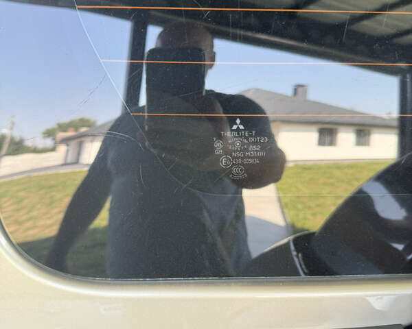 Бежевий Міцубісі Паджеро, об'ємом двигуна 3 л та пробігом 164 тис. км за 15200 $, фото 18 на Automoto.ua