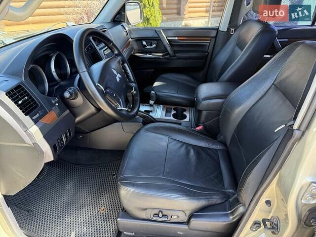 Бежевый Мицубиси Паджеро, объемом двигателя 3 л и пробегом 208 тыс. км за 10300 $, фото 50 на Automoto.ua