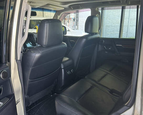 Бежевий Міцубісі Паджеро, об'ємом двигуна 3 л та пробігом 164 тис. км за 15200 $, фото 11 на Automoto.ua