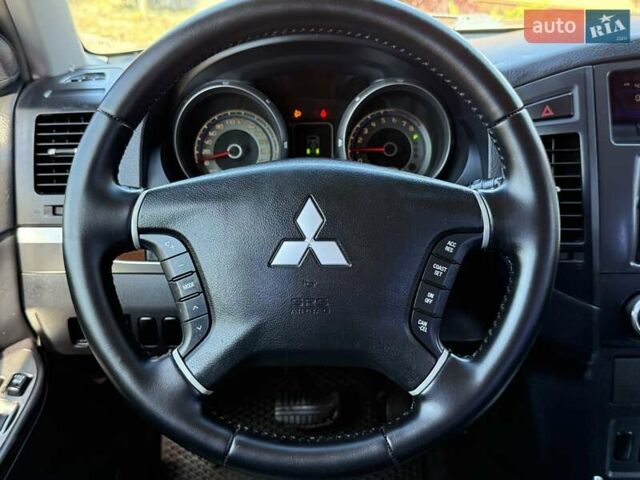 Бежевый Мицубиси Паджеро, объемом двигателя 3 л и пробегом 208 тыс. км за 10300 $, фото 75 на Automoto.ua