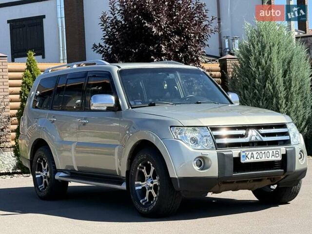 Бежевый Мицубиси Паджеро, объемом двигателя 3 л и пробегом 208 тыс. км за 10300 $, фото 19 на Automoto.ua