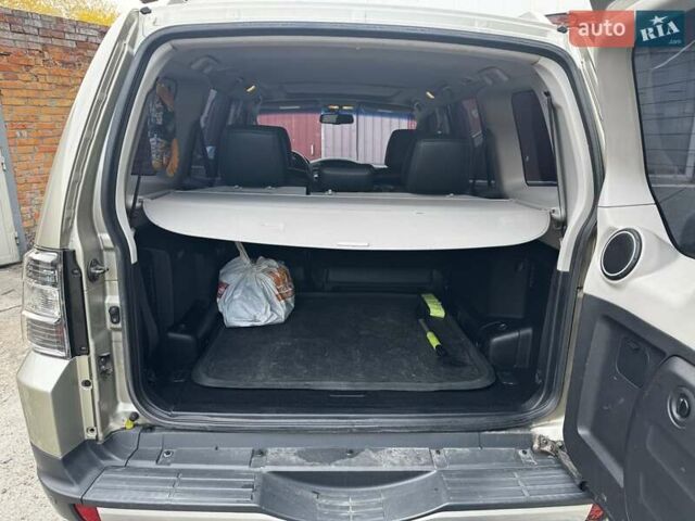 Бежевый Мицубиси Паджеро, объемом двигателя 2.97 л и пробегом 160 тыс. км за 12150 $, фото 15 на Automoto.ua