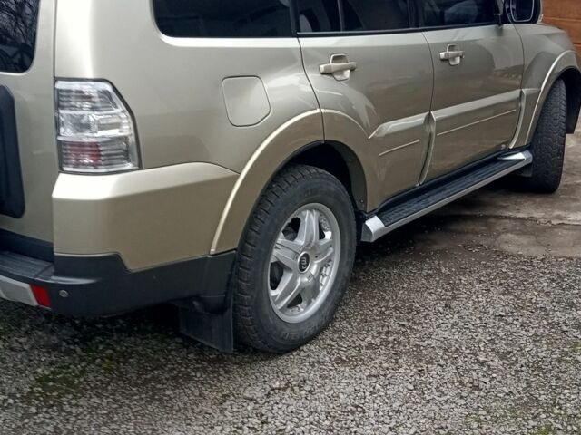 Бежевий Міцубісі Паджеро, об'ємом двигуна 3.2 л та пробігом 187 тис. км за 14200 $, фото 5 на Automoto.ua