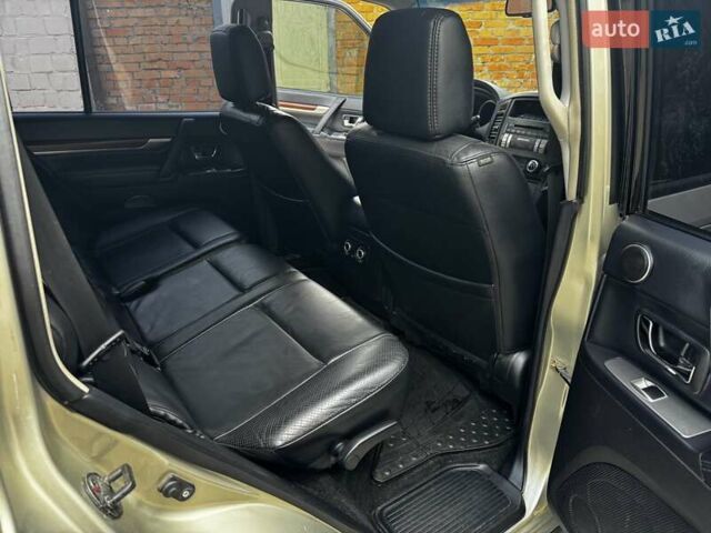 Бежевый Мицубиси Паджеро, объемом двигателя 2.97 л и пробегом 160 тыс. км за 12150 $, фото 12 на Automoto.ua