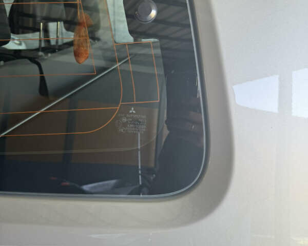 Бежевий Міцубісі Паджеро, об'ємом двигуна 3 л та пробігом 164 тис. км за 15200 $, фото 17 на Automoto.ua