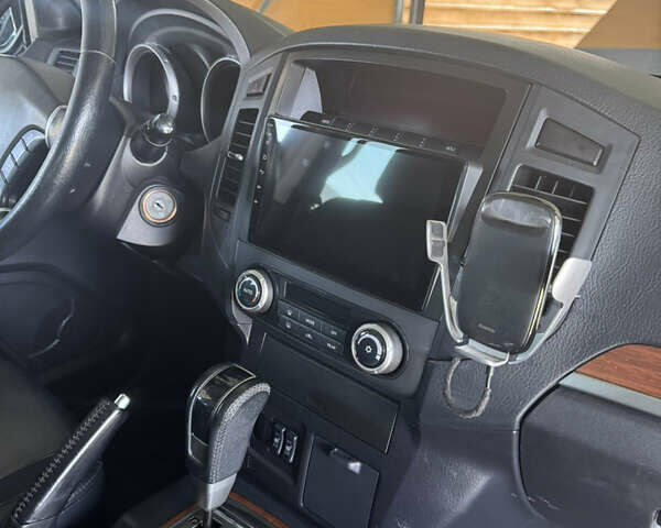 Бежевий Міцубісі Паджеро, об'ємом двигуна 3 л та пробігом 164 тис. км за 15200 $, фото 3 на Automoto.ua