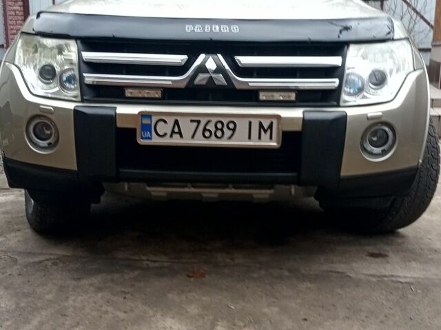 Бежевий Міцубісі Паджеро, об'ємом двигуна 3.2 л та пробігом 187 тис. км за 14200 $, фото 3 на Automoto.ua