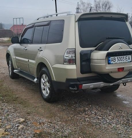 Бежевый Мицубиси Паджеро, объемом двигателя 3 л и пробегом 196 тыс. км за 10000 $, фото 3 на Automoto.ua