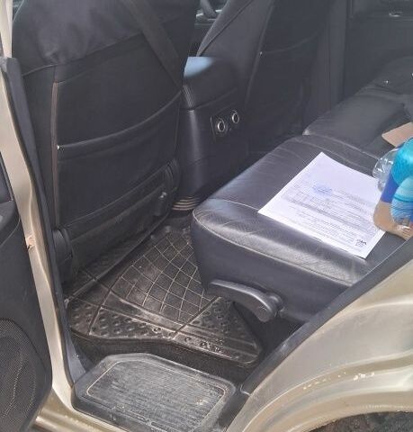 Бежевый Мицубиси Паджеро, объемом двигателя 3 л и пробегом 196 тыс. км за 10000 $, фото 6 на Automoto.ua