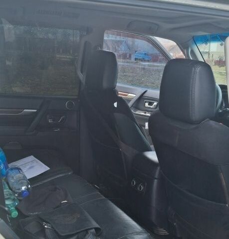 Бежевый Мицубиси Паджеро, объемом двигателя 3 л и пробегом 196 тыс. км за 10000 $, фото 7 на Automoto.ua