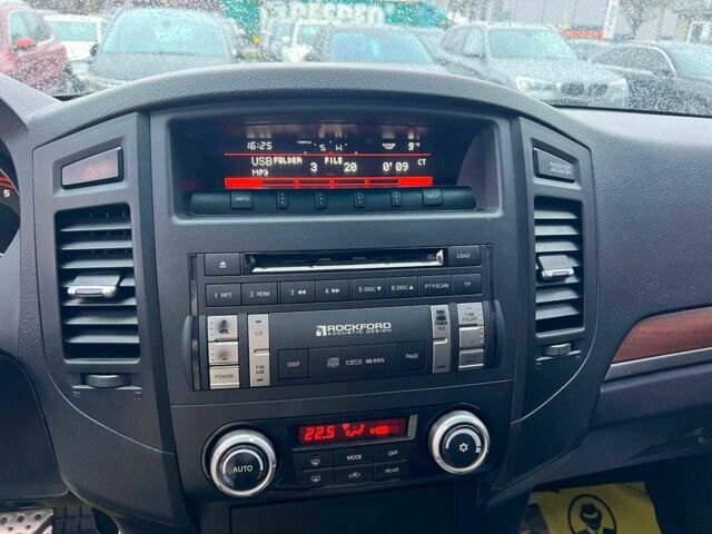 Бежевый Мицубиси Паджеро, объемом двигателя 3.2 л и пробегом 146 тыс. км за 19200 $, фото 15 на Automoto.ua