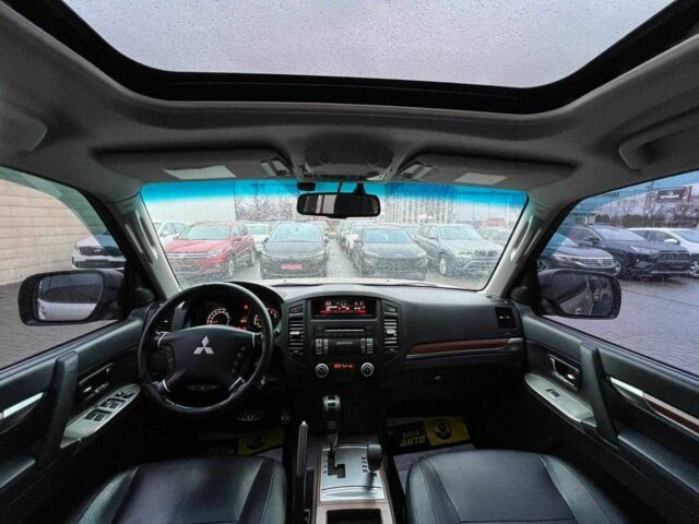 Бежевый Мицубиси Паджеро, объемом двигателя 3.2 л и пробегом 146 тыс. км за 19200 $, фото 10 на Automoto.ua