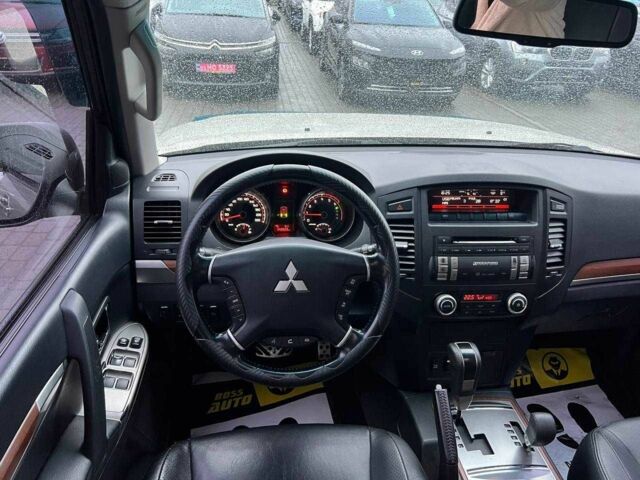 Бежевый Мицубиси Паджеро, объемом двигателя 3.2 л и пробегом 146 тыс. км за 19200 $, фото 11 на Automoto.ua