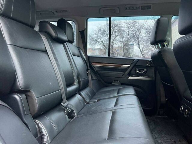 Бежевый Мицубиси Паджеро, объемом двигателя 3.2 л и пробегом 146 тыс. км за 19200 $, фото 22 на Automoto.ua