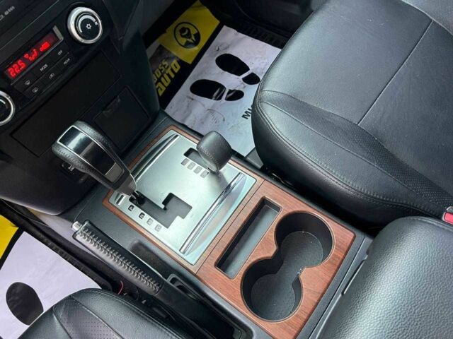 Бежевый Мицубиси Паджеро, объемом двигателя 3.2 л и пробегом 146 тыс. км за 19200 $, фото 17 на Automoto.ua