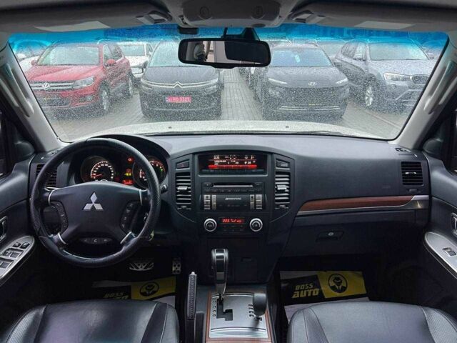 Бежевый Мицубиси Паджеро, объемом двигателя 3.2 л и пробегом 146 тыс. км за 19200 $, фото 12 на Automoto.ua