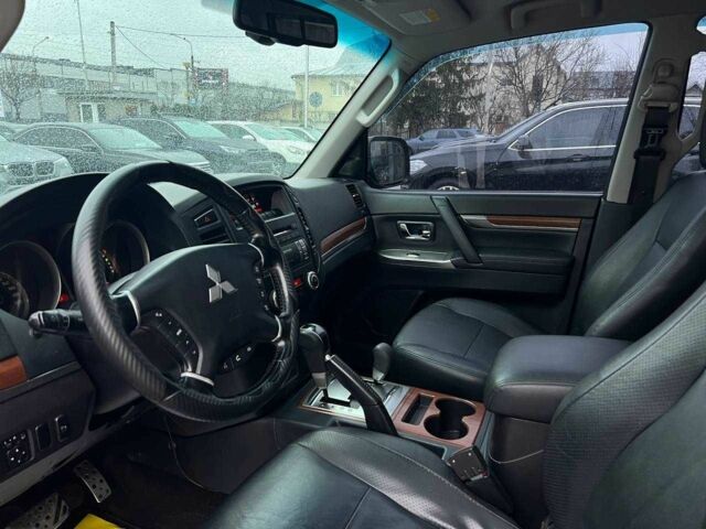 Бежевый Мицубиси Паджеро, объемом двигателя 3.2 л и пробегом 146 тыс. км за 19200 $, фото 9 на Automoto.ua