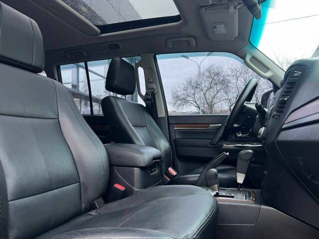 Бежевый Мицубиси Паджеро, объемом двигателя 3.2 л и пробегом 146 тыс. км за 19200 $, фото 20 на Automoto.ua