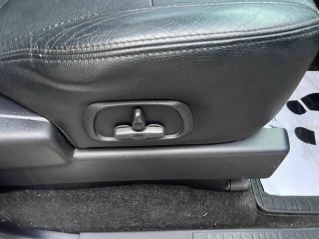 Бежевый Мицубиси Паджеро, объемом двигателя 3.2 л и пробегом 146 тыс. км за 19200 $, фото 18 на Automoto.ua