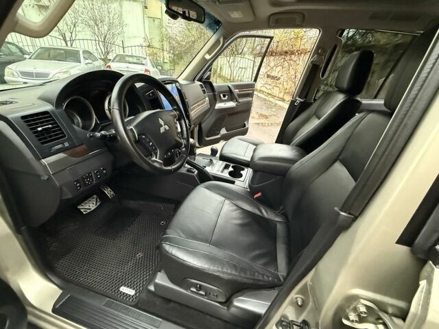 Бежевый Мицубиси Паджеро, объемом двигателя 3.2 л и пробегом 189 тыс. км за 18500 $, фото 21 на Automoto.ua