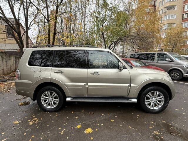 Бежевый Мицубиси Паджеро, объемом двигателя 3.2 л и пробегом 189 тыс. км за 18500 $, фото 5 на Automoto.ua