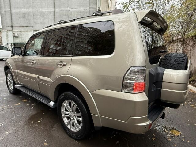 Бежевый Мицубиси Паджеро, объемом двигателя 3.2 л и пробегом 189 тыс. км за 18500 $, фото 3 на Automoto.ua