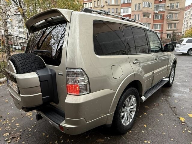 Бежевый Мицубиси Паджеро, объемом двигателя 3.2 л и пробегом 189 тыс. км за 18500 $, фото 4 на Automoto.ua
