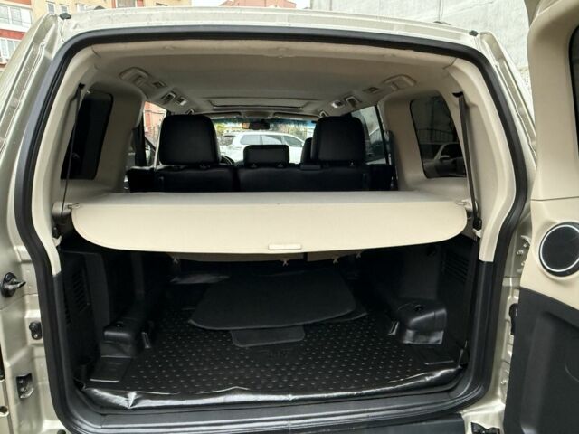 Бежевый Мицубиси Паджеро, объемом двигателя 3.2 л и пробегом 189 тыс. км за 18500 $, фото 8 на Automoto.ua