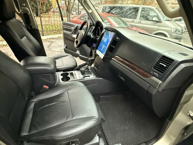 Бежевый Мицубиси Паджеро, объемом двигателя 3.2 л и пробегом 189 тыс. км за 18500 $, фото 10 на Automoto.ua