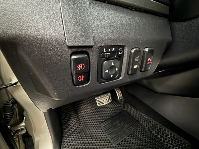 Бежевый Мицубиси Паджеро, объемом двигателя 3.2 л и пробегом 189 тыс. км за 18500 $, фото 13 на Automoto.ua