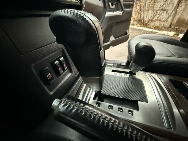 Бежевый Мицубиси Паджеро, объемом двигателя 3.2 л и пробегом 189 тыс. км за 18500 $, фото 14 на Automoto.ua