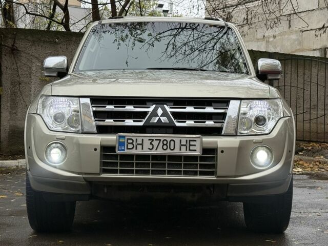 Бежевый Мицубиси Паджеро, объемом двигателя 3.2 л и пробегом 189 тыс. км за 18500 $, фото 1 на Automoto.ua