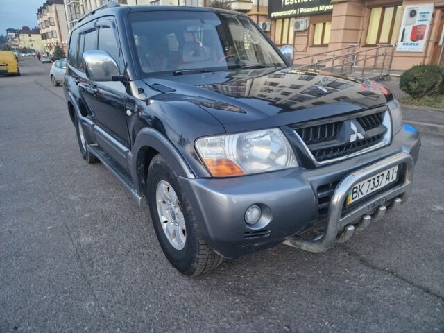 Чорний Міцубісі Паджеро, об'ємом двигуна 3 л та пробігом 310 тис. км за 6800 $, фото 3 на Automoto.ua