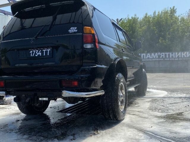 Чорний Міцубісі Паджеро, об'ємом двигуна 2.5 л та пробігом 300 тис. км за 9000 $, фото 3 на Automoto.ua