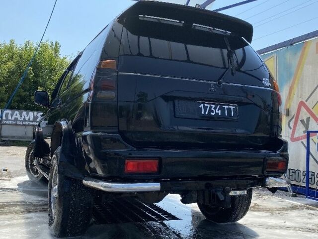 Чорний Міцубісі Паджеро, об'ємом двигуна 2.5 л та пробігом 300 тис. км за 9000 $, фото 1 на Automoto.ua