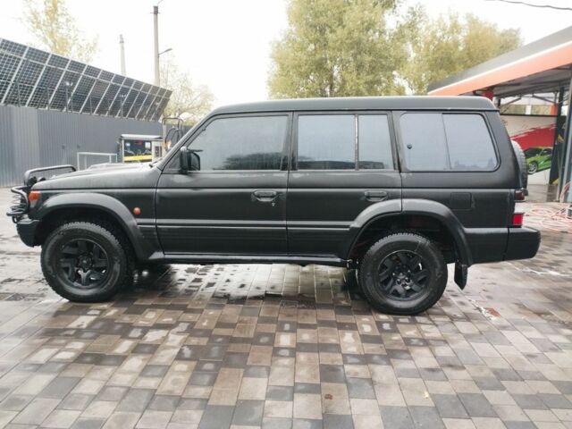 Черный Мицубиси Паджеро, объемом двигателя 2.8 л и пробегом 205 тыс. км за 5200 $, фото 2 на Automoto.ua