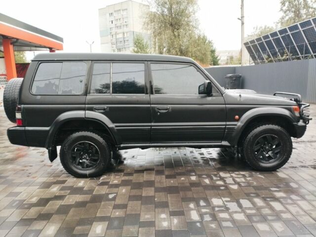 Черный Мицубиси Паджеро, объемом двигателя 2.8 л и пробегом 205 тыс. км за 5200 $, фото 3 на Automoto.ua