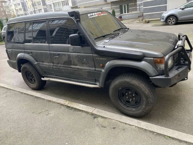 Чорний Міцубісі Паджеро, об'ємом двигуна 3.5 л та пробігом 350 тис. км за 4900 $, фото 3 на Automoto.ua
