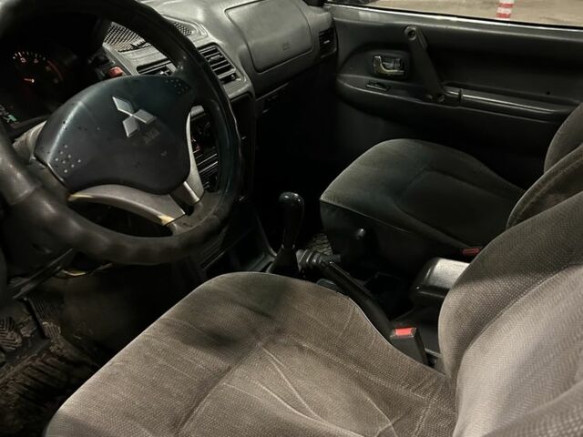 Чорний Міцубісі Паджеро, об'ємом двигуна 2.5 л та пробігом 284 тис. км за 2700 $, фото 3 на Automoto.ua