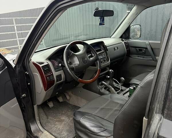 Чорний Міцубісі Паджеро, об'ємом двигуна 3.2 л та пробігом 100 тис. км за 11200 $, фото 6 на Automoto.ua