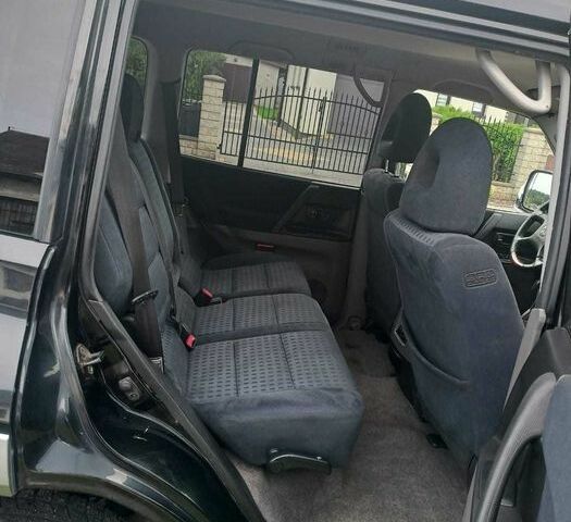 Чорний Міцубісі Паджеро, об'ємом двигуна 3.2 л та пробігом 300 тис. км за 1797 $, фото 7 на Automoto.ua