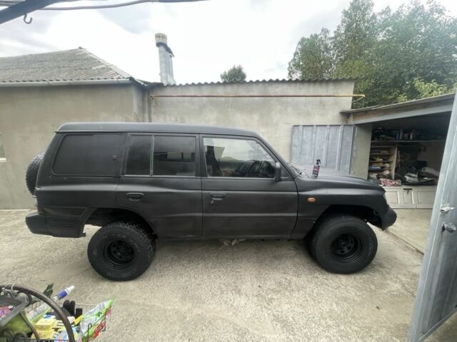 Чорний Міцубісі Паджеро, об'ємом двигуна 2.8 л та пробігом 300 тис. км за 2650 $, фото 3 на Automoto.ua